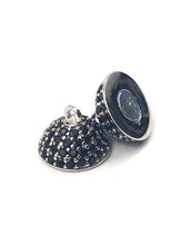 Beautiful sterling silver with black , magnet charm , Sku# BLSS1122