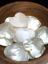 White South Sea Mother Of Pearl Solid Heart Sku#M391